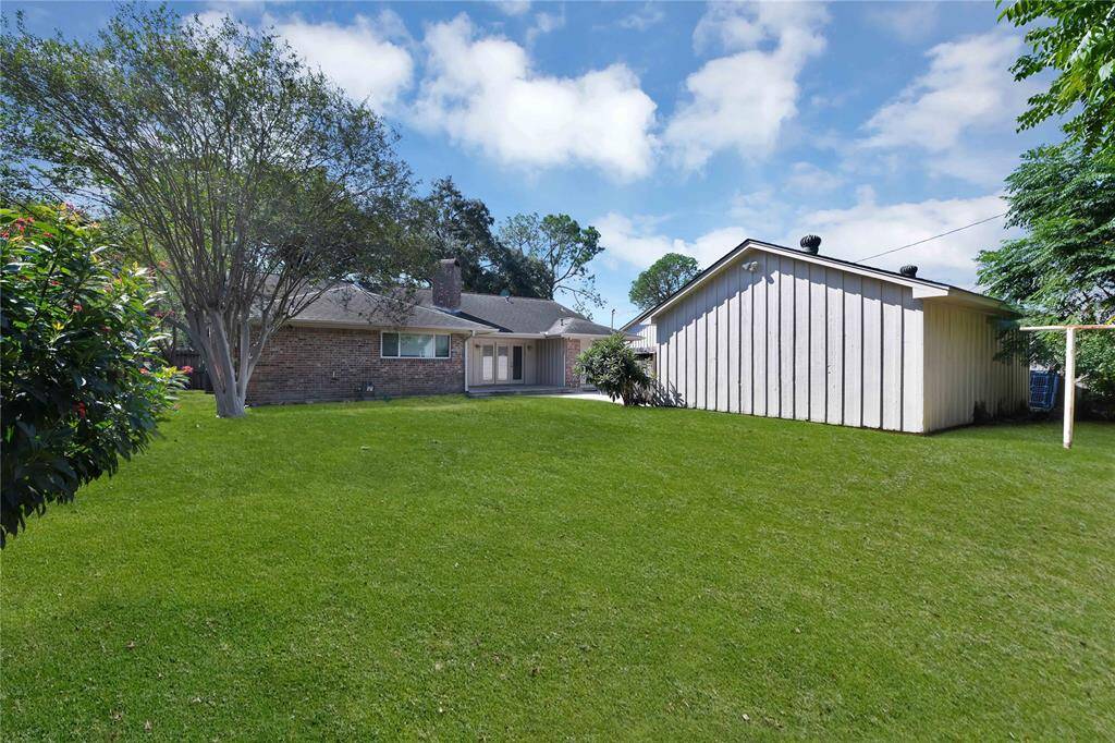 Nice large yard!