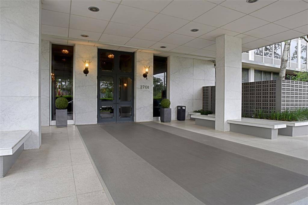 Welcome home to the Regency House 2701 Westheimer Rd.