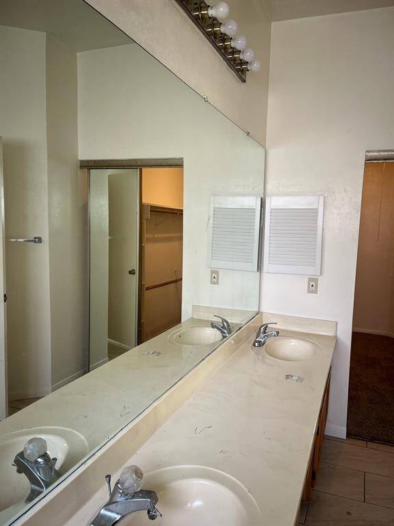 Double vanity in master bath