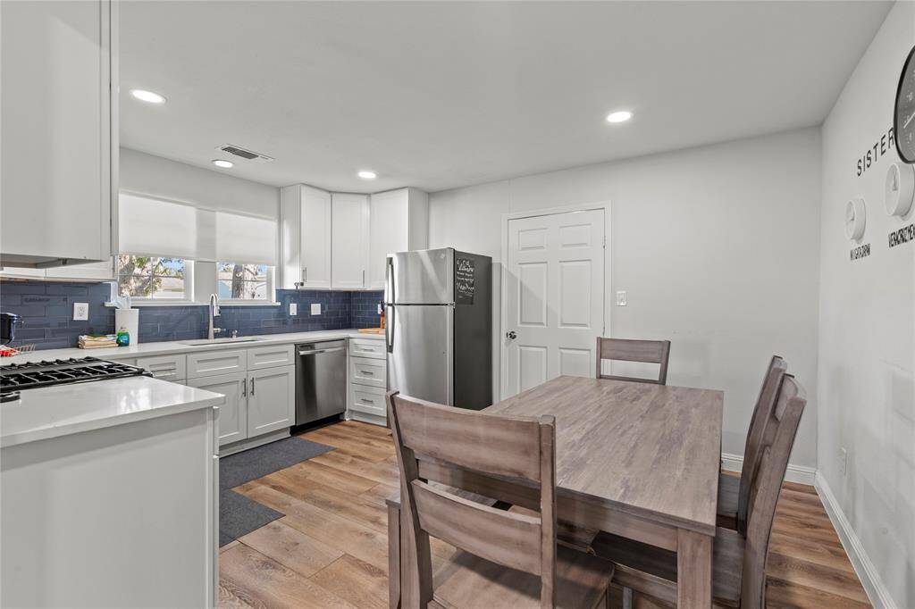 Centrally located convenient  to the beach, the strand or the bay.