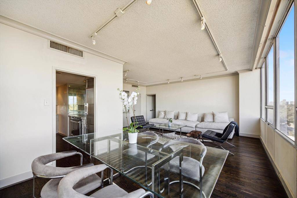 Dining room and living Room with Crown Molding.