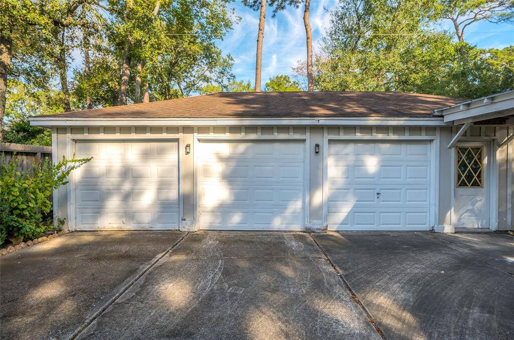 1/2 bathroom that is built in to the garage extra space can be opened up on the side of the garage to have easy access with extra pool house space to keep the wet feet outdoors.