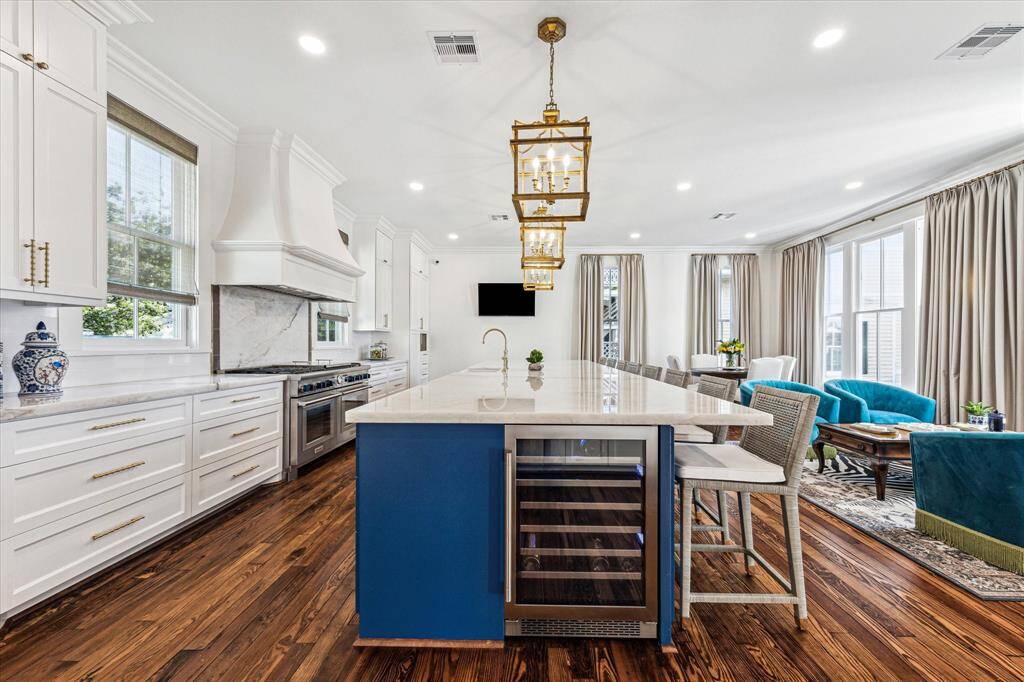 SS wine fridge. 17.5 island sits 8-10 people.