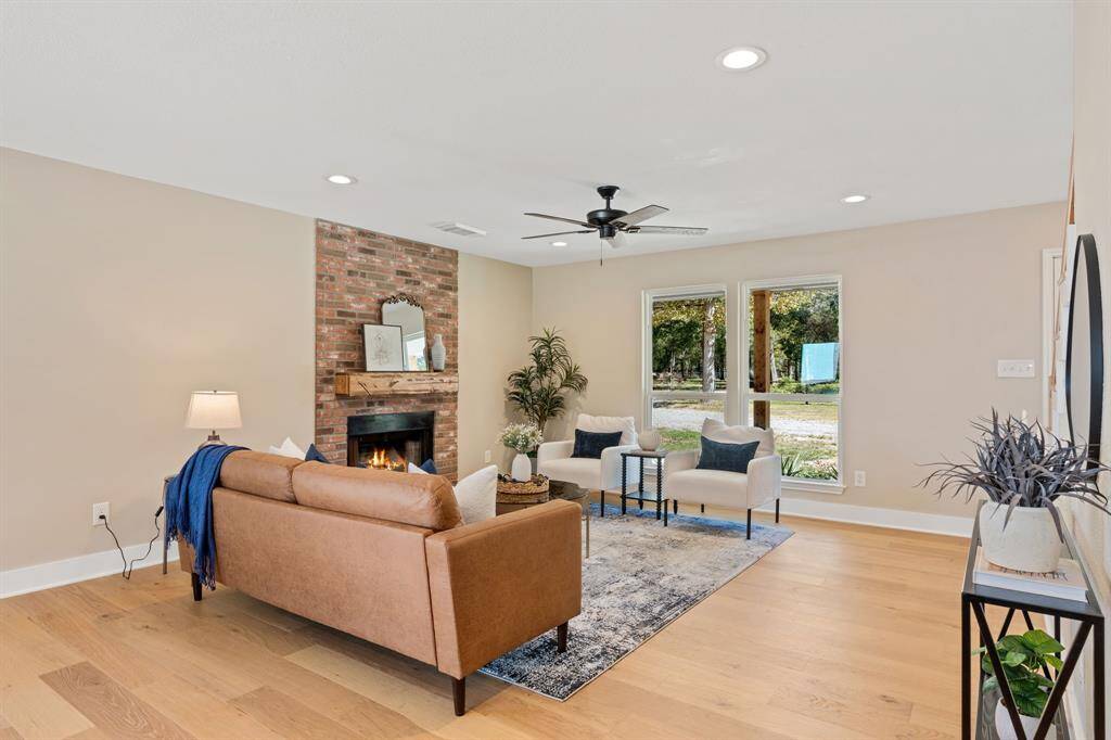 Large windows grace the room,allowing natural light in!