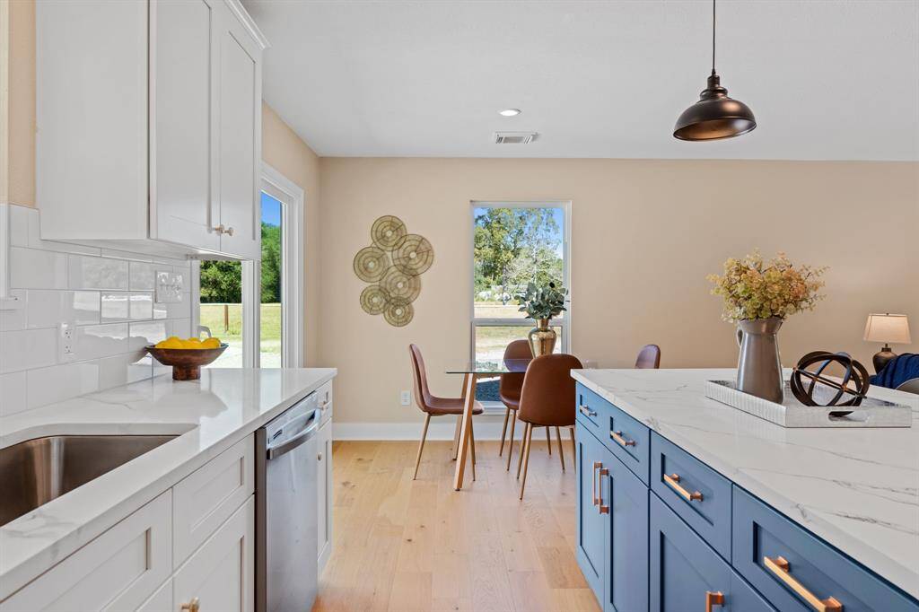 This thoughtfully designed homeseamlessly connects the kitchen witha charming breakfast area.