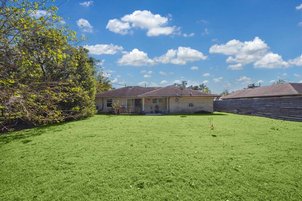 Lots of space for kids, pets and entertaining.
