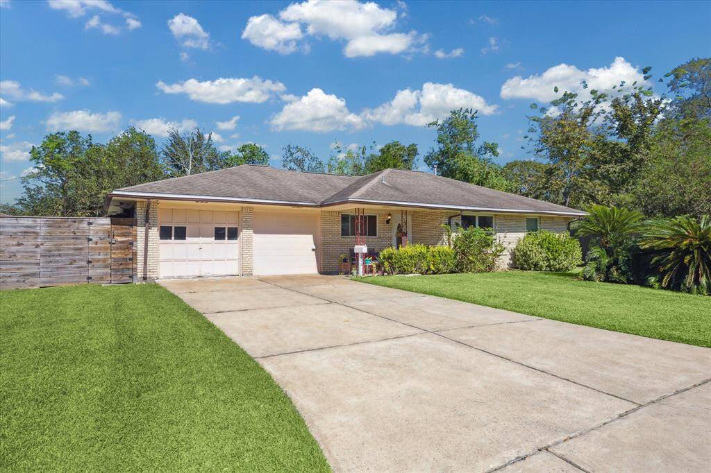 Great lot! Recently power washed driveway.One sides of the garage has been converted into the utility room. Garage also provides additional storage and work shop area