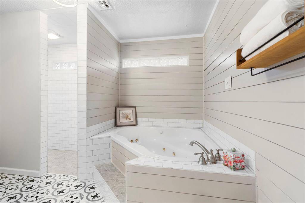 This closer view of the tub shows an easy access step to get in and out
