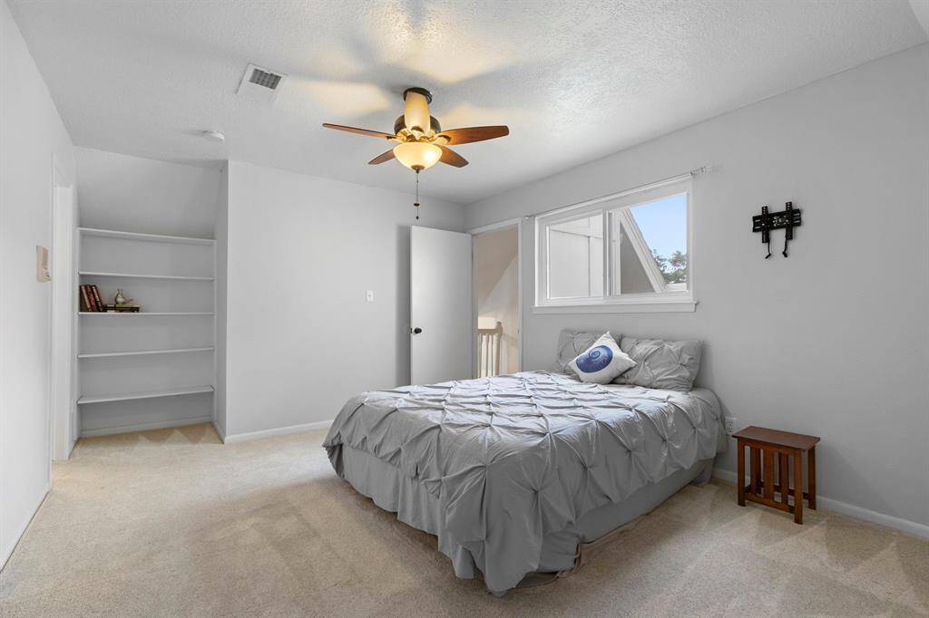 This is a nice size room with built ins