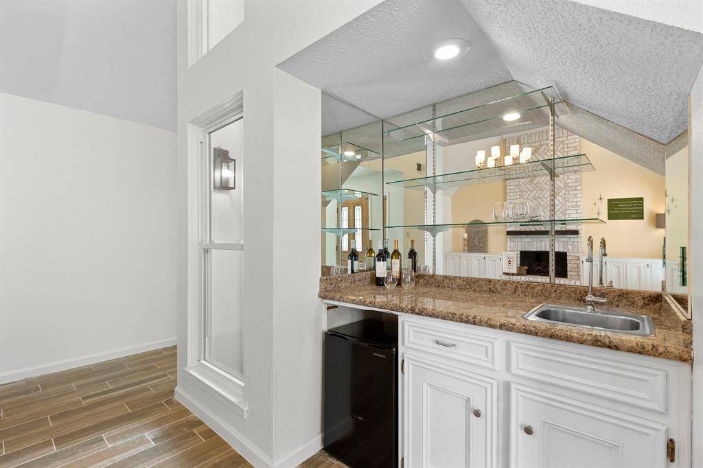 The family room has a nice wet bar which is so convenient. Keep snacks and drinks handy while watching tv or perfect for entertaining also.