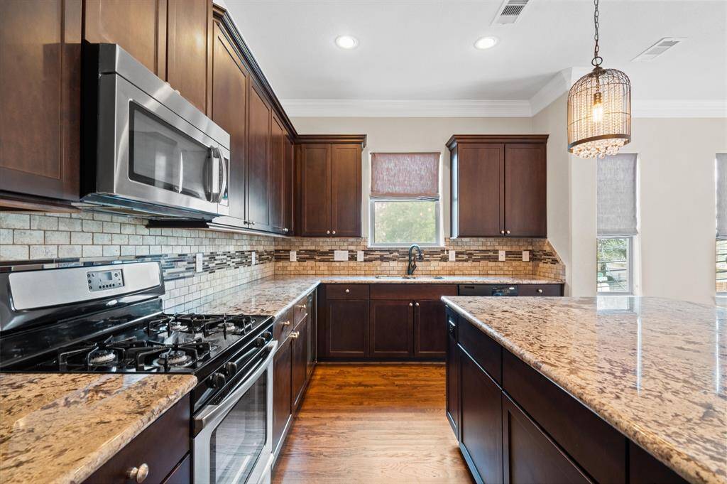 Gas stove and lots of counter space!