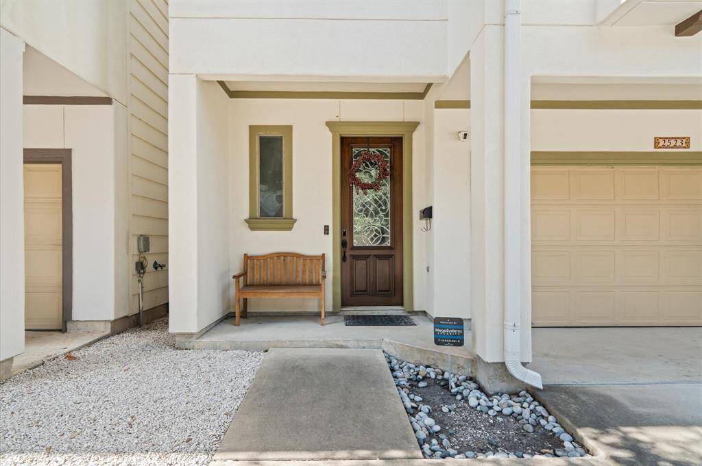 Lovely entry into this home! Notice it is a free standing home.