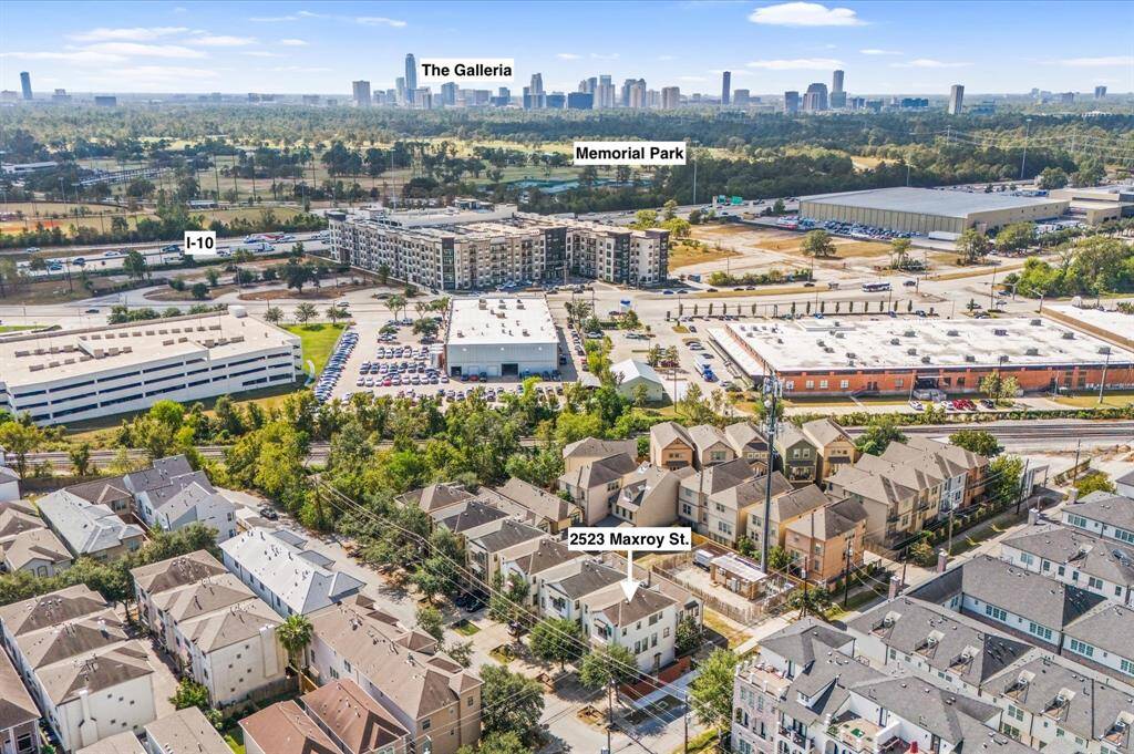 Corner home! Amazing location! Close to Downtown Houston, the Galleria, Memorial Park, the TC Jester bike trails!