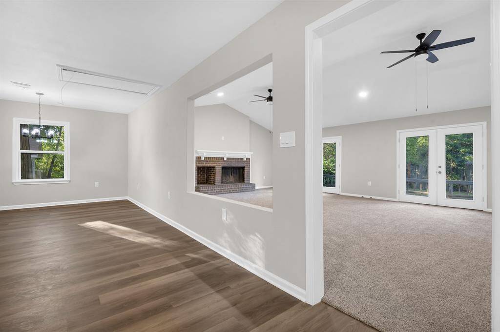 Breakfast area and Living Room