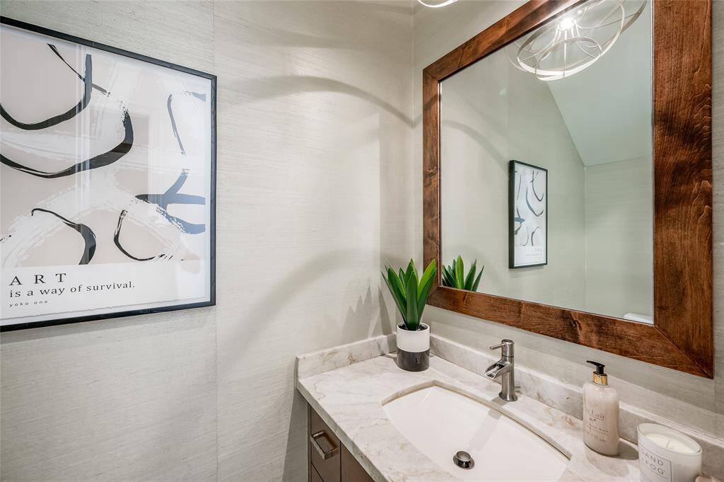 Chic half bath off the entrance hall.