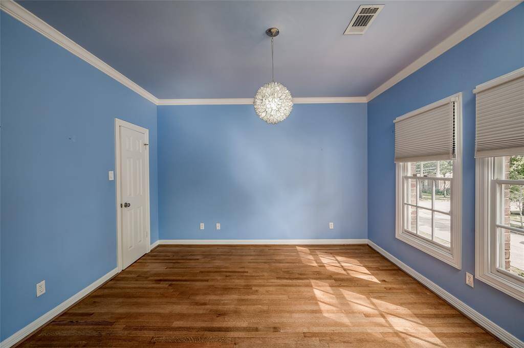 Bright and inviting bedroom with a spacious walk-in closet, built ins and en suite bath.