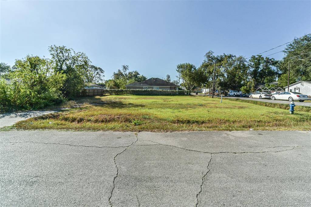 Side view from Glenarm St of lots 10 and 9.