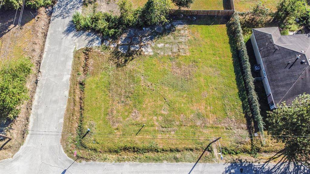 Front aerial view of corner lots 10 and 9. Lots are ripe for building single family or townhomes. Other developed townhomes on the same street.