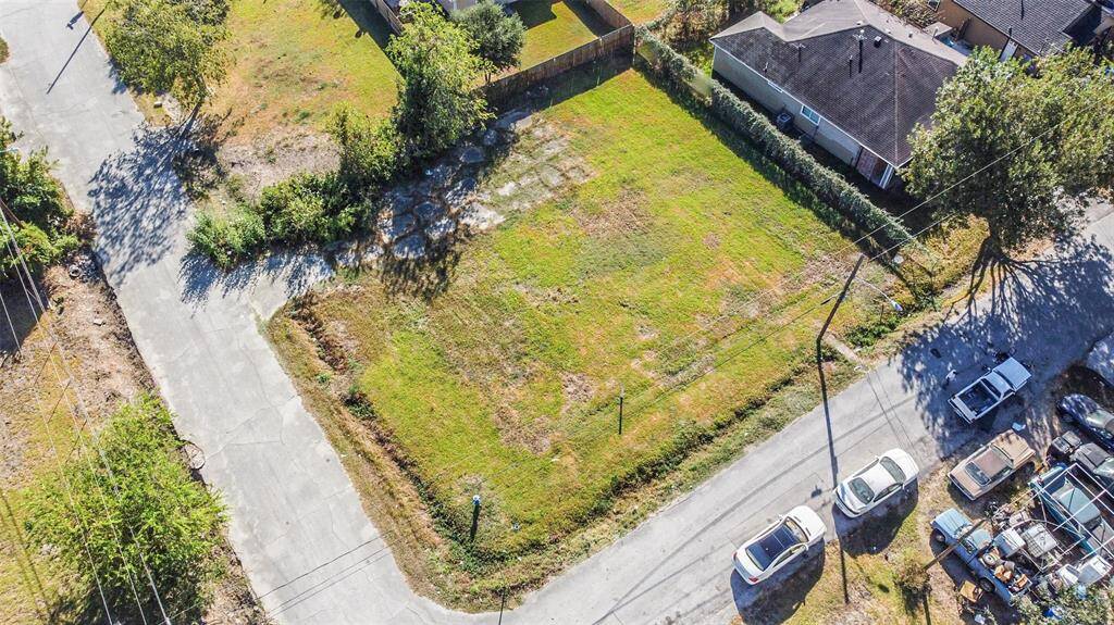NW view of corner lot 10 and lot of Sam Wilson St.