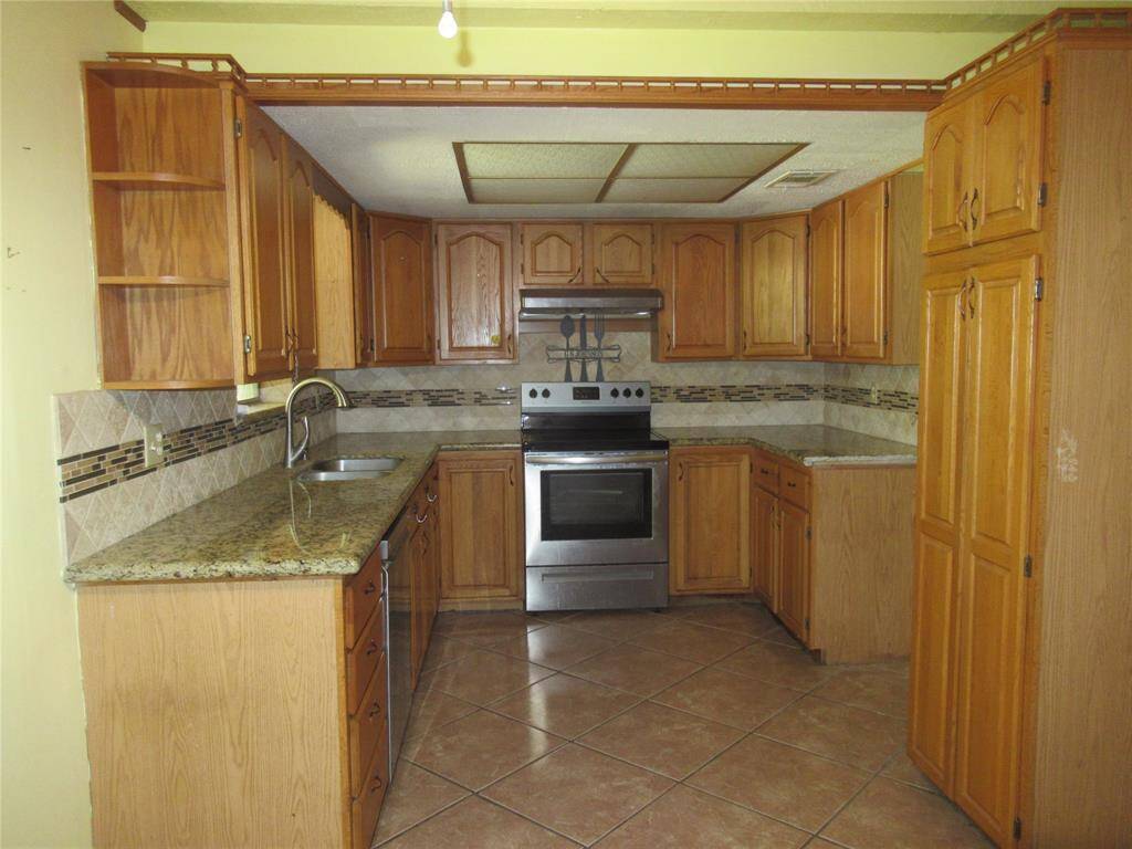 Highly functional U shaped kitchen has plenty of storage.