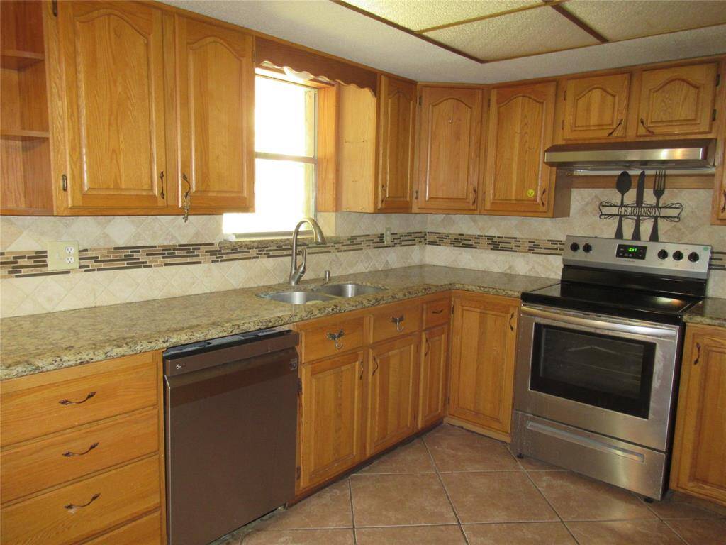 One side of kitchen.