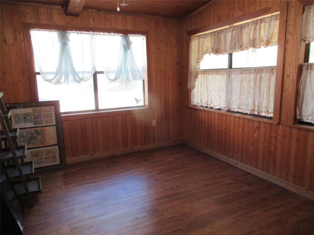 Flex room is big enough for an additional bedroom or could make a great office space.