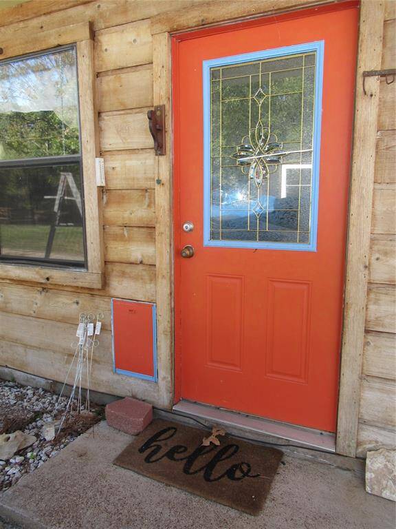 Come on in and sit a spell. Back door friends are the best kind of friends.