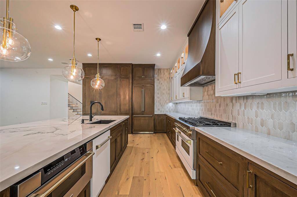Kitchen- high end appliances