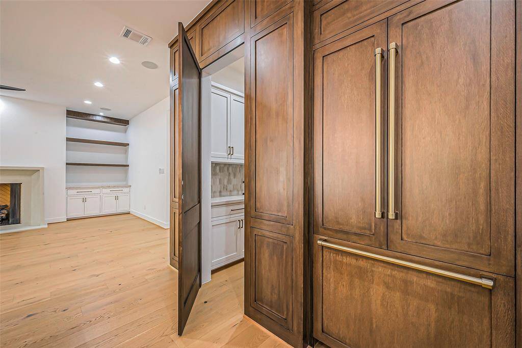 Walk-in Pantry