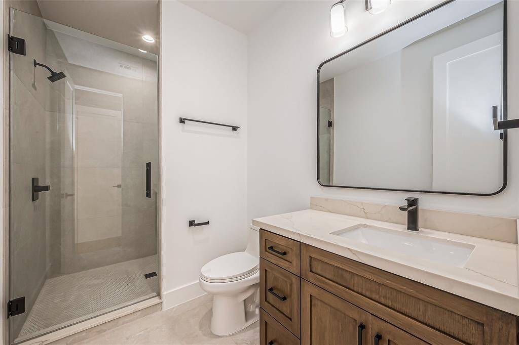 Secondary bathroom with quartz countertop