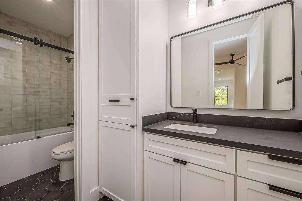 Secondary bathroom with quartz countertop