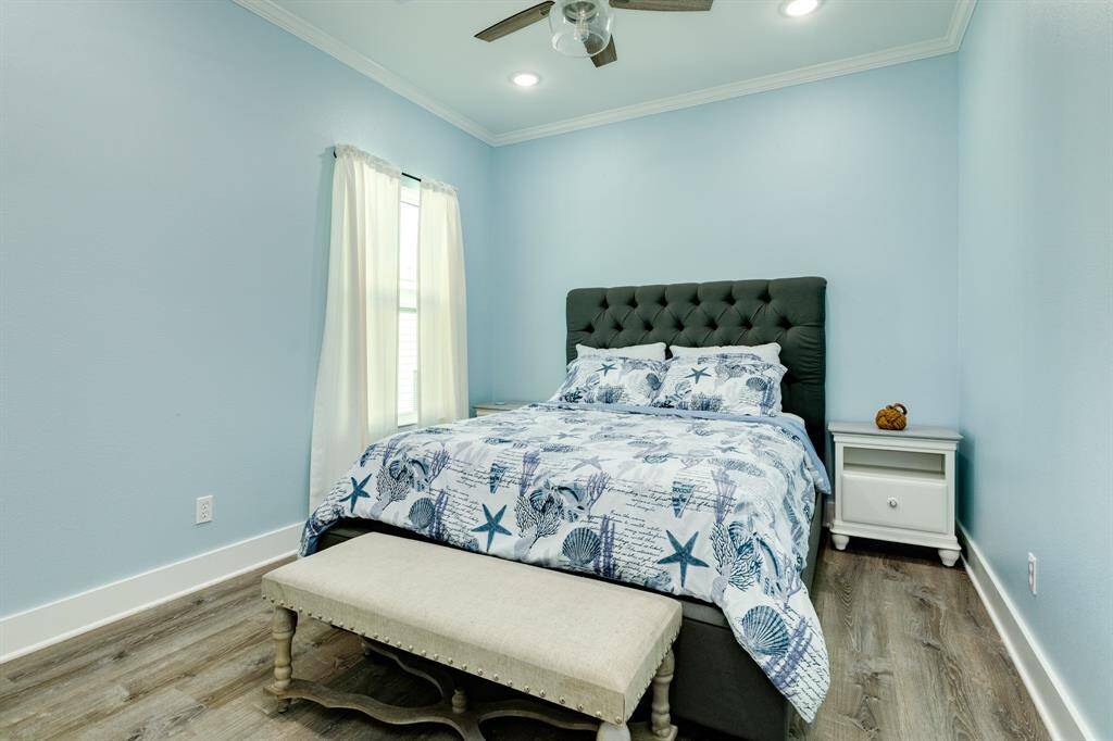 Secondary bedroom