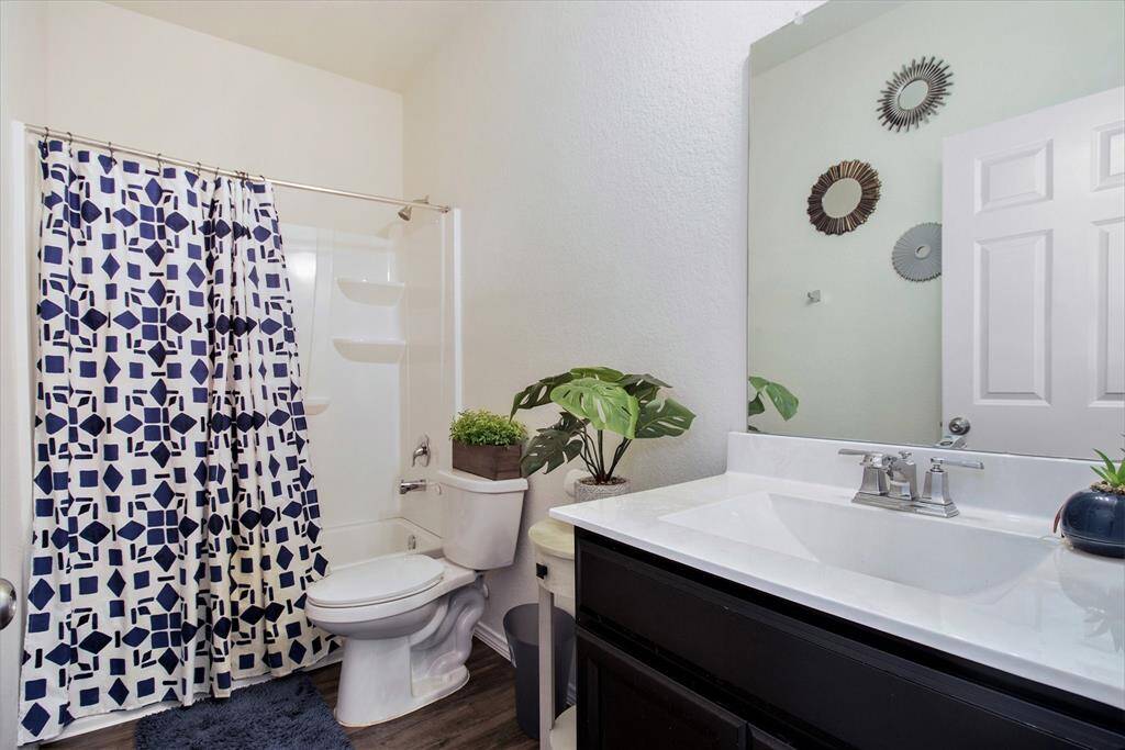 secondary bathroom