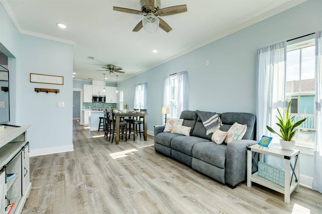 Open floor plan - living room looking towards the kitchen/dining area