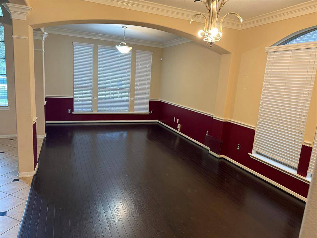 Formal and elegant dining room