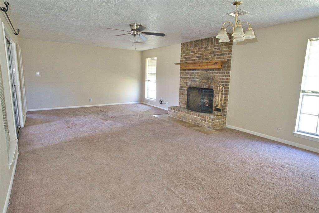 Dining/Living Combo room size is 16' x 25.5'