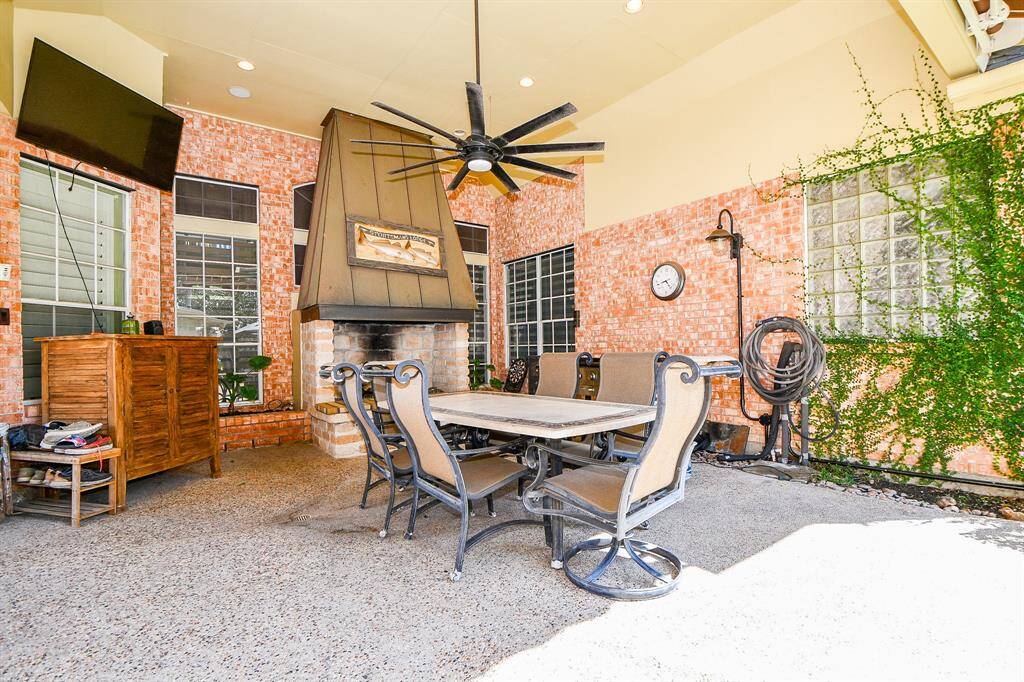 You may never want to return inside again, with all the indoor comforts of home, right here on your huge covered patio, complete with a spectacular outdoor fireplace. How romantic and guest pleasing is that?