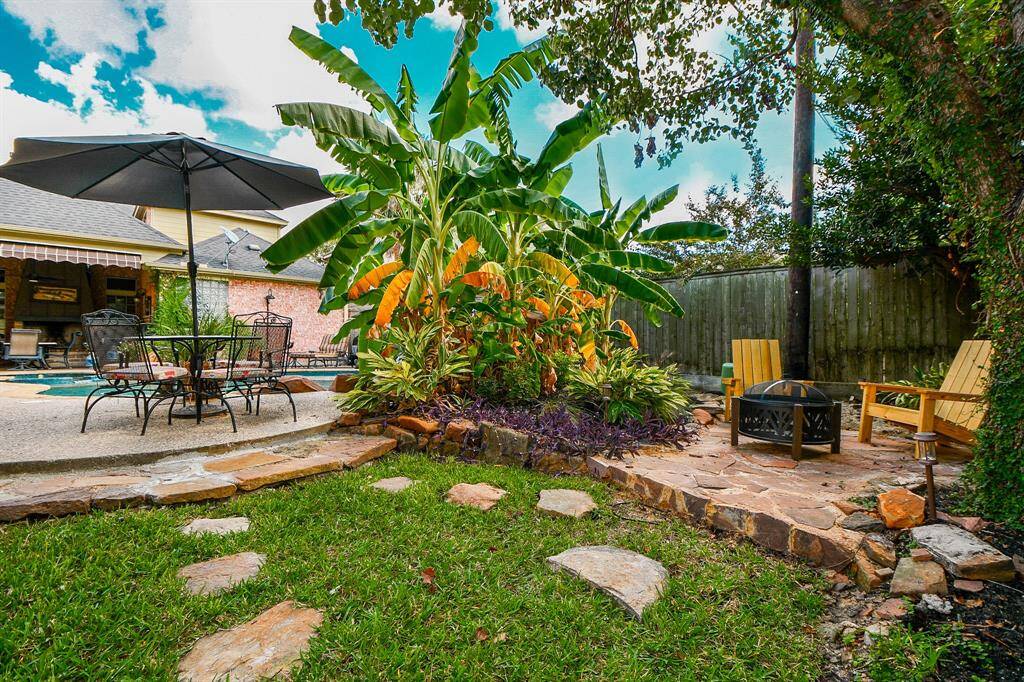 Bring your precious indoor lifestyle right out here to celebrate nature's best gifts on your covered patio, and beyond. Everywhere the eye falls, there's something completely delightful to see, so, take a deep breath and enjoy your own personal resort-like paradise.