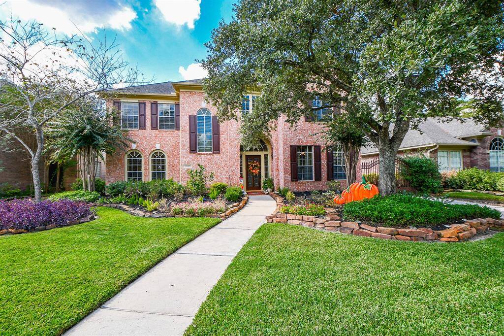 A pristine walkway takes us right up to the arched covered entrance. Inside, are 4 bedrooms and 4-1/2 baths.