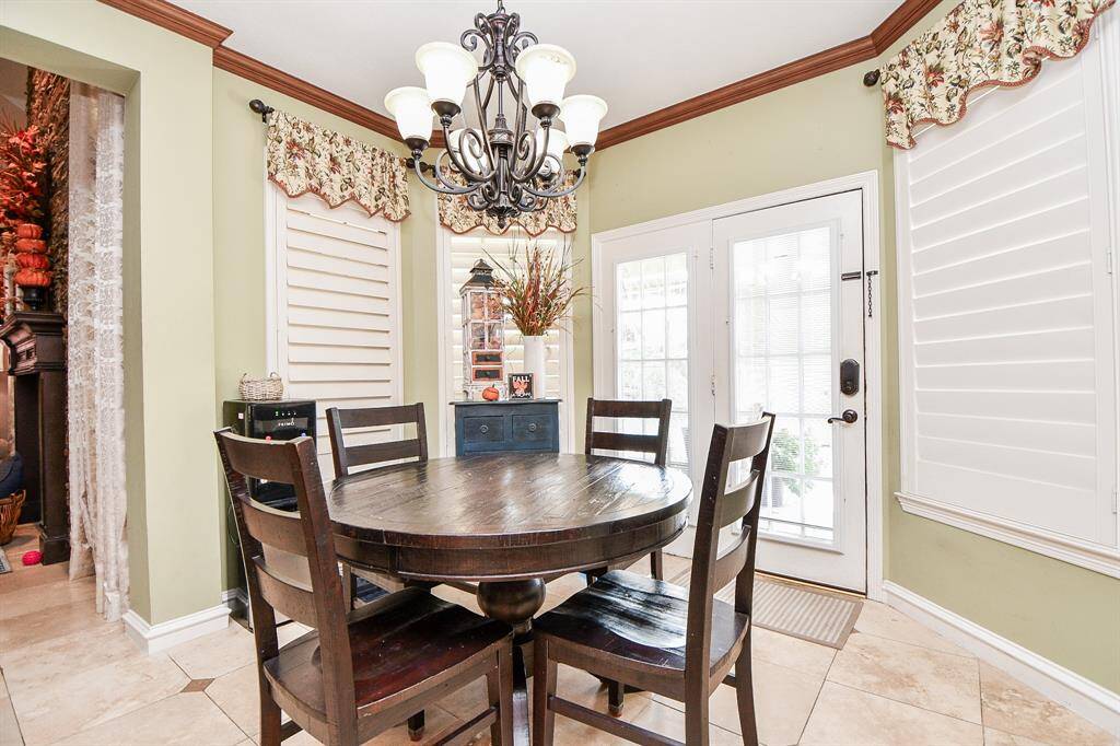 This wonderful breakfast, casual dining nook is bound to become family central for everyday meals, surrounded by pure natural light.