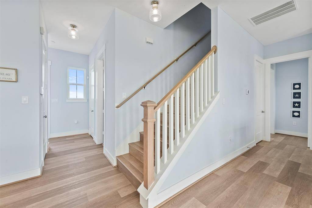 This charming staircase invitesyou to the upper level, while justbehind it, you’ll find the halfbathroom, utility room, and easyaccess to the back balcony—combining functionality with stylein this thoughtfully designedspace.