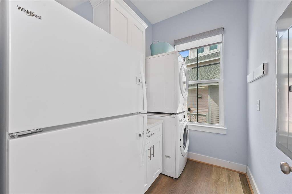 The utility room offersconvenience with a stackedwasher and dryer, additionalstorage, and a large windowbringing in natural light, makinglaundry day a breeze.