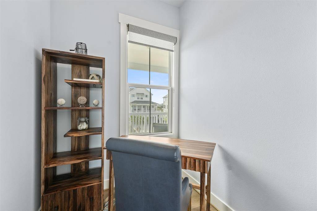 This bright and compact first-floor office space offers apeaceful environment forproductivity, with a large windowproviding natural light andserene views of the beachsidesurroundings.