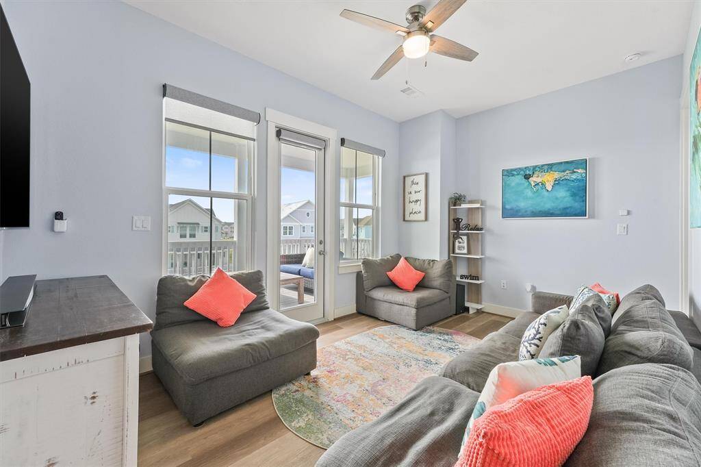 This flexible upstairs living/gameroom features an inviting spacefor relaxation or entertainment,with access to the outdoor deckfor fresh air and ocean views.