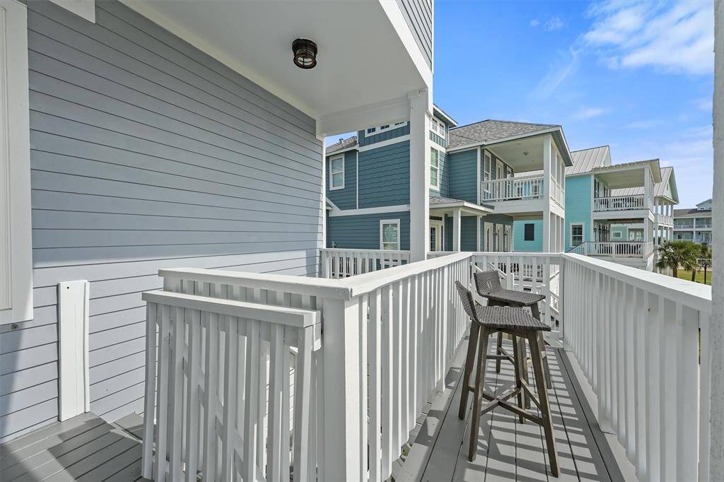 Enjoy coastal breezes and easyaccess with this charmingentryway, complete with awelcoming set of stairs leadingup to the front porch. Perfect forrelaxing while taking in theserene surroundings.