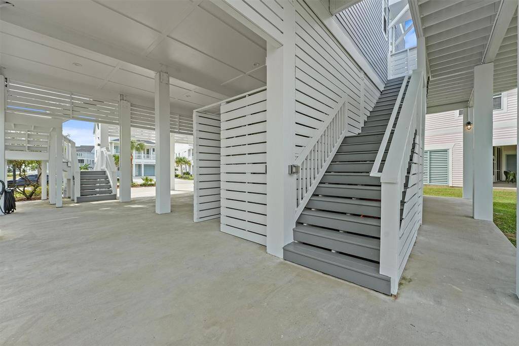 A spacious ground-level areaoffers plenty of room for parking,with convenient access to twosets of stairs leading to the mainliving areas.