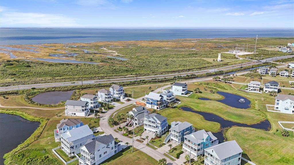 Aerial view of the charmingPointe West neighborhood withstunning water views, capturingthe peaceful marshlands andproximity to the Gulf coast.