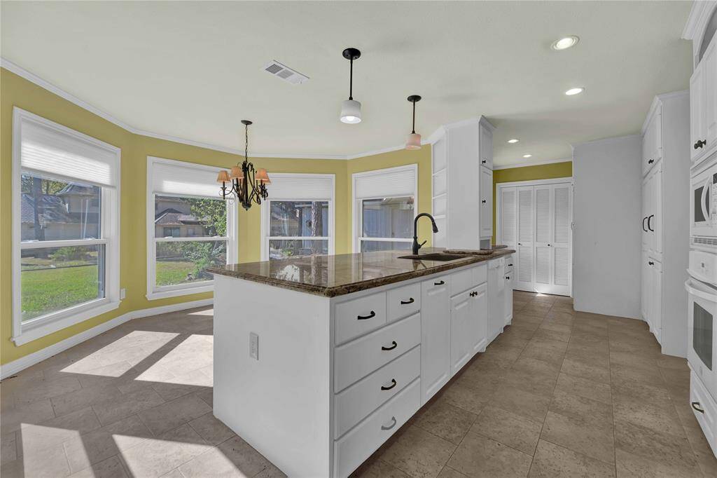 Welcome to our "Happy Kitchen/Breakfast area!"