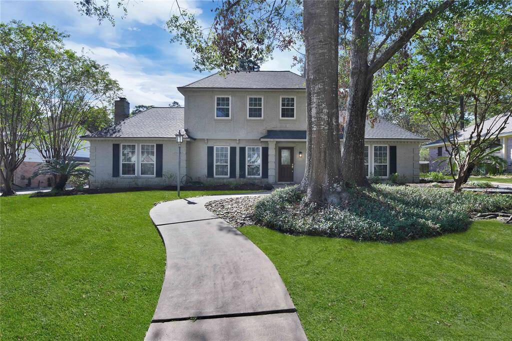 New roof *** Great curb appeal *** Great location close to the park and little league fields!! No flooding here!