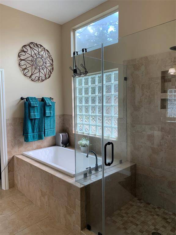 Master Bathroom soaking tub